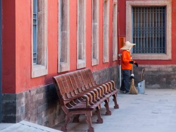 Forbidden City Food and Drink Plan: Water, Snacks, Lunch Timing, and Breaks