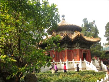 Forbidden City in Autumn: Weather, Crowds, Leaves, and Route Timing