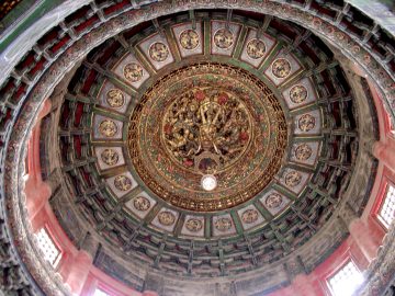 Forbidden City in Spring: Blossoms, Wind, Crowds, and Route Timing