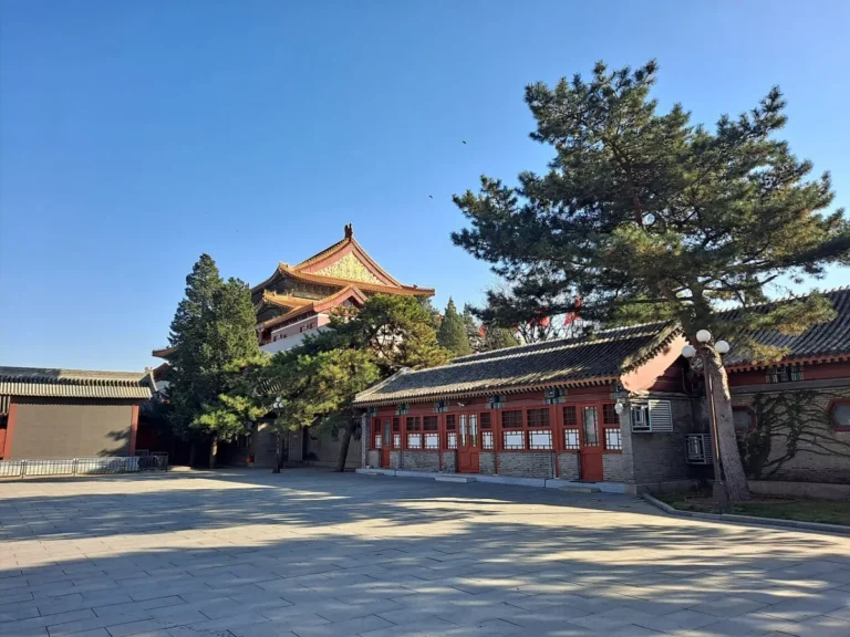 Courtyard and palace-side architecture at Zhongshan Park